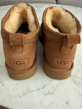 UGG Classic Ultra Mini Boots Chestnut
Women’s Size 9